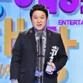 Kim Gura Raih Piala Special Award - Music/Talk Show