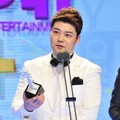 Jun Hyun Moo Raih Piala Excellence Award - Variety Show Male