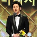 Jang Hyuk Raih Piala Top Actor/Actress in a Mini-Series