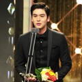 Lee Jang Woo Raih Piala Excellent Actor/Actress in a Serial Drama