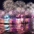 Kembang Api Meriahkan Pergantian Tahun di Pantai Copacabana, Rio de Janeiro, Brazil