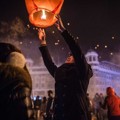 Warga Hanbin, Tiongkok Terbangkan Lampion Saat Pesta Pergantian Tahun