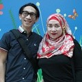 Anto Hoed dan Melly Goeslaw Kunjungi Deswita Maharani di RSIA Kemang Medical Care