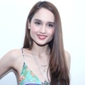 Cinta Laura Ditemui Seusai Mengisi Acara 'Duo Pedang'
