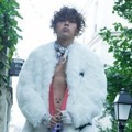 G-Dragon Pamer Dada di Majalah Vogue Edisi Januari 2015