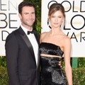 Adam Levine dan Behati Prinsloo di Red Carpet Golden Globe Awards 2015