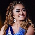 Siti Badriah Cantik dengan Gaun Biru