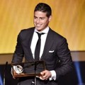 James Rodriguez Raih Piala FIFA Puskas Award