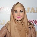 Eddies Adelia Hadiri Gala Premier 'Hijab'