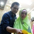 Ory Vitrio dan Oki Setiana Dewi di Butik OSD