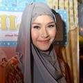 Zaskia Adya Mecca Hadiri Gala Premier 'Hijab'