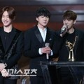Winner Raih Piala New Artist Award