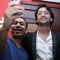 Pongki Barata Sempatkan Selfie dengan Shaheer Sheikh