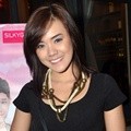 Ola Rossa Ditemui di Press Conference Film 'Cerita Cinta'