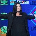 Virzha Datang dengan Pakaian Serba Hitam