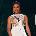 Miss Nigeria Queen Celestine Raih Penghargaan Miss Congeniality