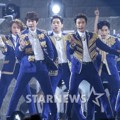 Super Junior Saat Tampil Nyanyikan Lagu 'Shirt'