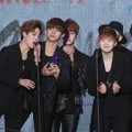 Bangtan Boys Raih Piala World Rookie of the Year