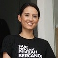 Julie Estelle di Lokasi Syuting Film 'Filosofi Kopi'