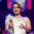 Siti Badriah Meriahkan Konser 'Rebel, Love, Rock and Roll'