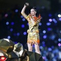 Katy Perry Saat Nyanyikan Lagu 'Roar'