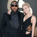 Mike WiLL Made It dan Miley Cyrus di Red Carpet Grammy Awards 2015
