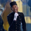 Pharrell Williams Tampil Nyanyikan Lagu 'Happy'