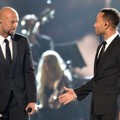 Common dan John Legend Saat Tampil Nyanyikan Lagu 'Glory'