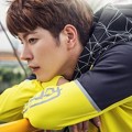 Hong Jong Hyun Saat Pemotretan di Sebuah Jembatan