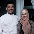 Mark Sungkar Bersama Istrinya Santi Asoka Mala