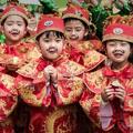 Anak-Anak Rayakan Imlek di Hong Kong