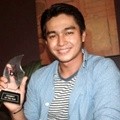 Deva Mahenra Raih Celebrity of the Year 2014 Show Biz Indonesia Award