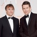Richard Linklater Berfoto dengan Ethan Hawke