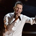 Adam Levine Bawakan Lagu 'Lost Stars' di Oscar 2015