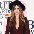 Cara Delevingne di Red Carpet BRIT Awards 2015