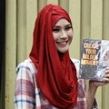 Zaskia Adya Mecca di Peluncuran Buku 'Create Your Golden Moment' Karya Agus Idwar
