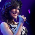 Novita Dewi di 'Mega Konser Dunia'