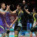 Tontowi Ahmad/Lilyana Natsir dan Zhang Nan/Zhao Yunlei Bersalaman Diakhir Pertandingan