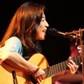 Lisa Ono Bawakan Lagu 'Bengawan Solo'