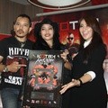 Kotak Terima Penghargaan 4 Platinum untuk Album 'Rock n Love'
