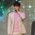 Kim Woo Bin Nyanyikan Lagu untuk Fansnya yang Hadir