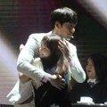 Fans yang Beruntung Dapat Pelukan Kim Woo Bin