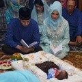 Dude Harlino dan Alyssa Soebandono Gelar Akikah Putranya