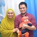 Oki Setiana Dewi di Acara Akikah Putra Dude Harlino dan Alyssa Soebandono