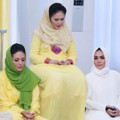 Krisdayanti Saat Berdoa Bersama