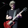 Niall Horan Tunjukkan Aksi Bermain Gitar