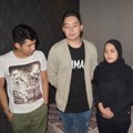 Chand Kelvin, Edric Tjandra dan Tara Budiman Saat Berada di Rumah Duka Olga Syahputra