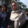 Jessica Iskandar Saat Berada di Rumah Duka Olga Syahputra