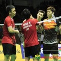 Hendra Setiawan/Mohammad Ahsan Bersalaman dengan Lee Yong Dae/Yoo Yeon Seong