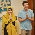 Risty Tagor dan Stuart Collin Gelar Jumpa Pers di Kawasan Sudirman